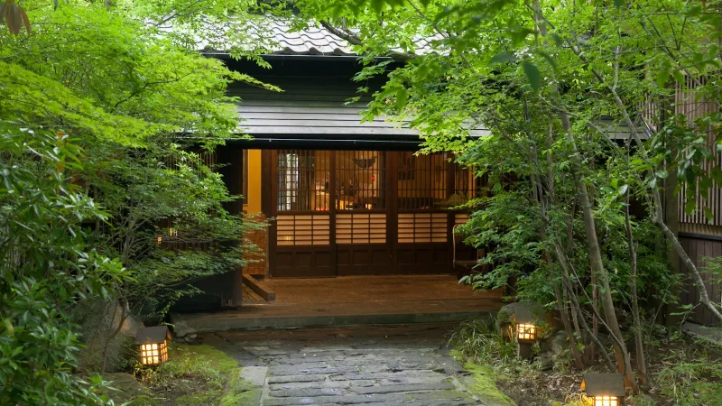 静寂な森の宿 山しのぶの写真